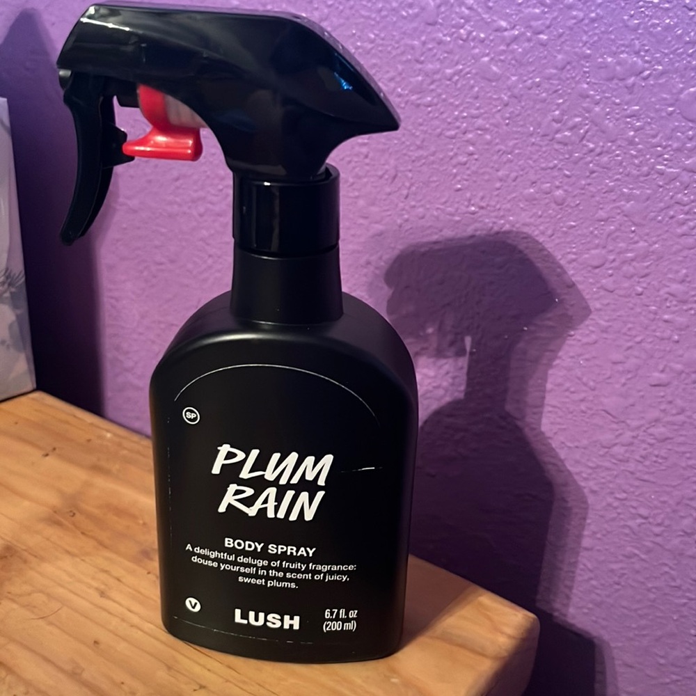 Lush cosmetics plum rain body spray